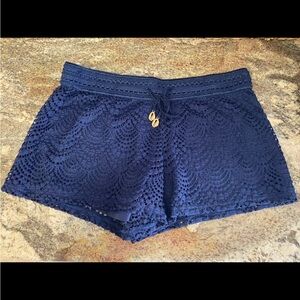 Lilly Pulitzer GUC Size Medium Claudette Shorts True Navy Scalloped Shell Lace